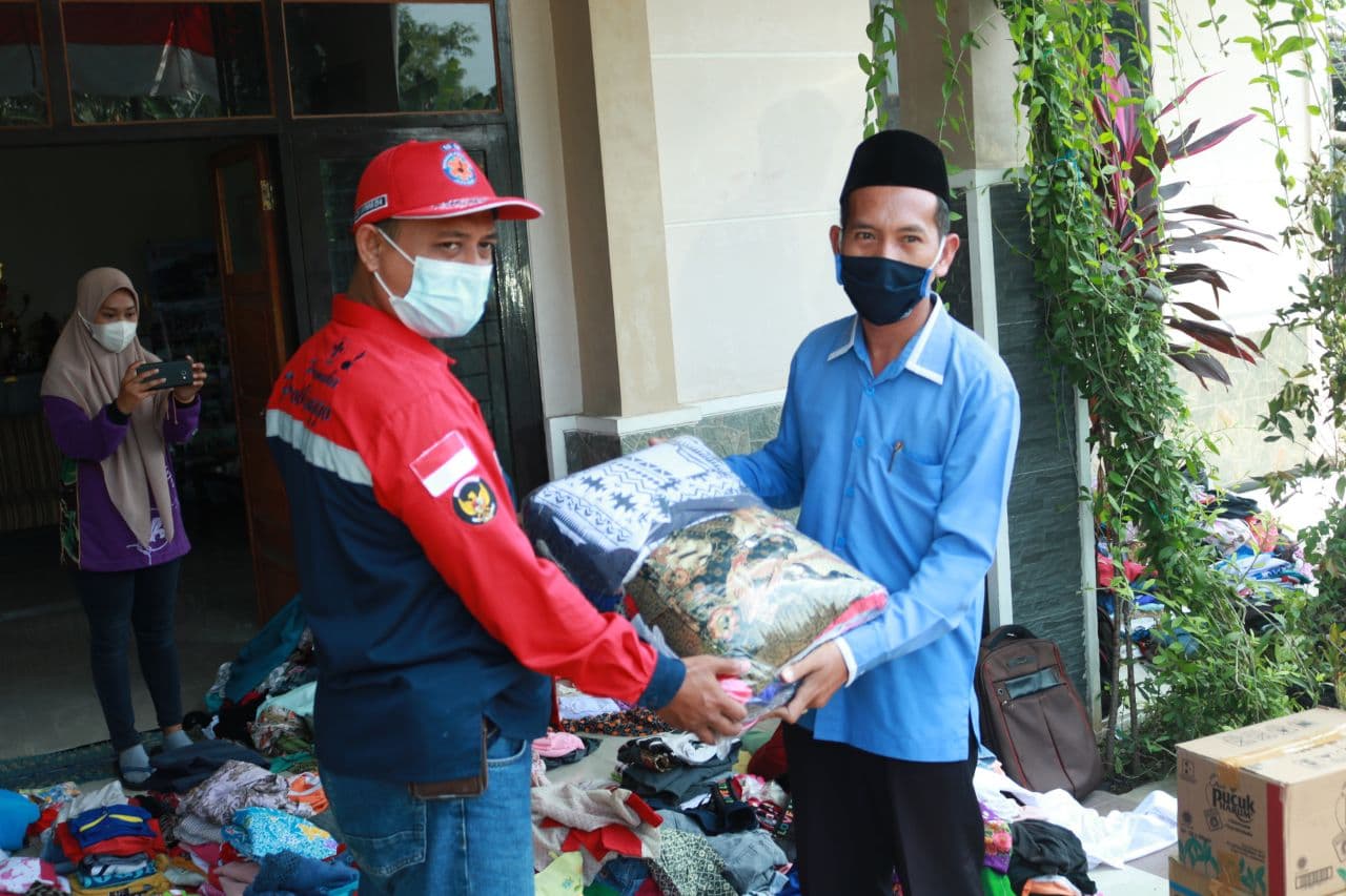 MTs. Zainul Hasan Genggong Peduli Bencana Banjir DRINGU