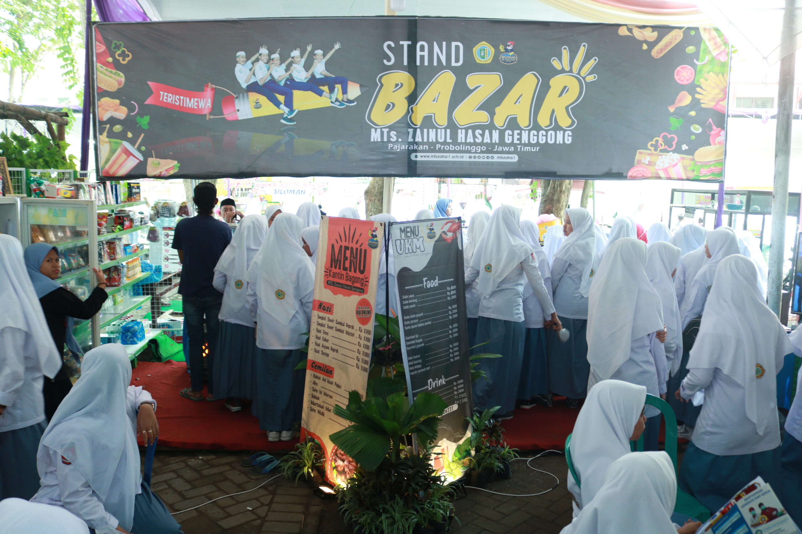 Bazar Teristimewa Meriahkan Acara Pesantren